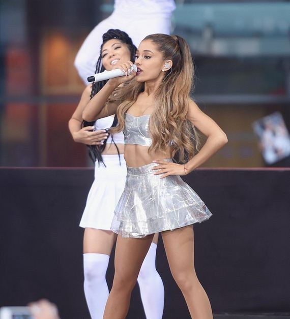 Ariana-Grande -performs-on-NBC
